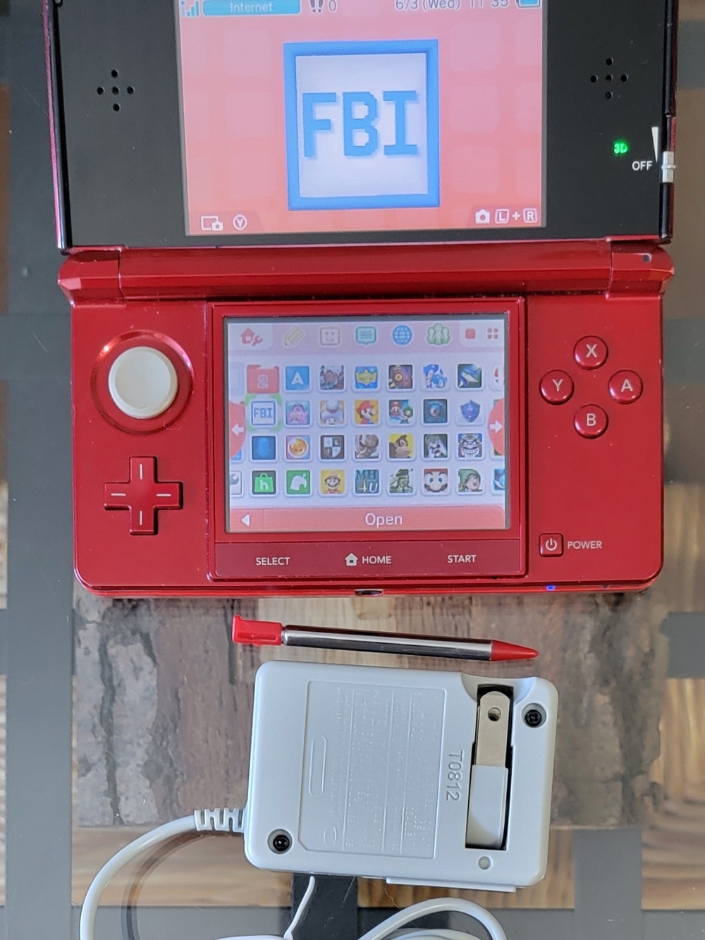 Nintendo Red 3DS, Modded USA version. 33 Games Included